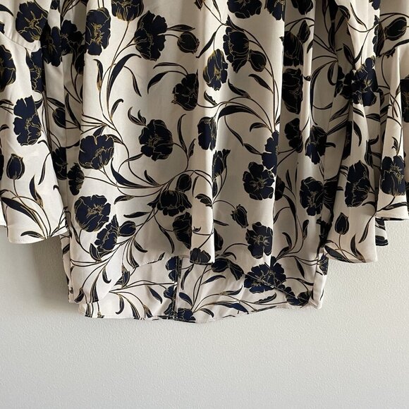LC Lauren Conrad Runway Women S Floral Bell Sleeves Open Back Flutter Blouse - Picture 3 of 12